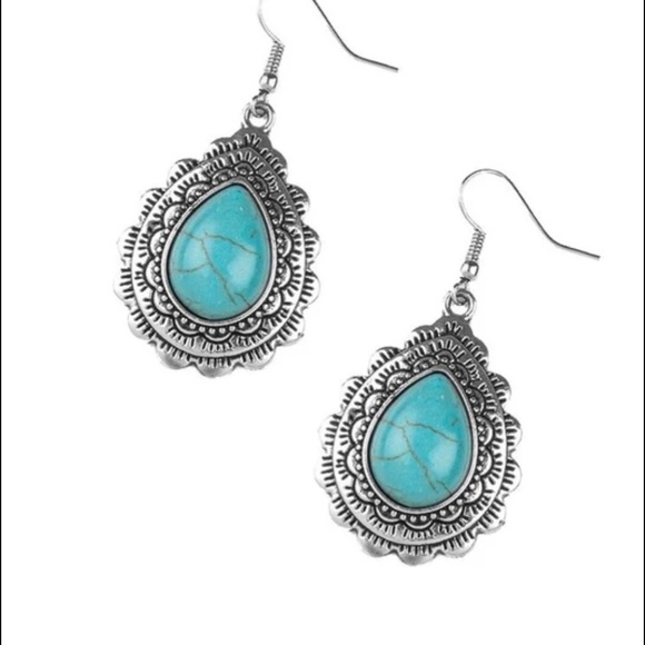 paparazzi Jewelry - Mountain Mover Blue Earrings
